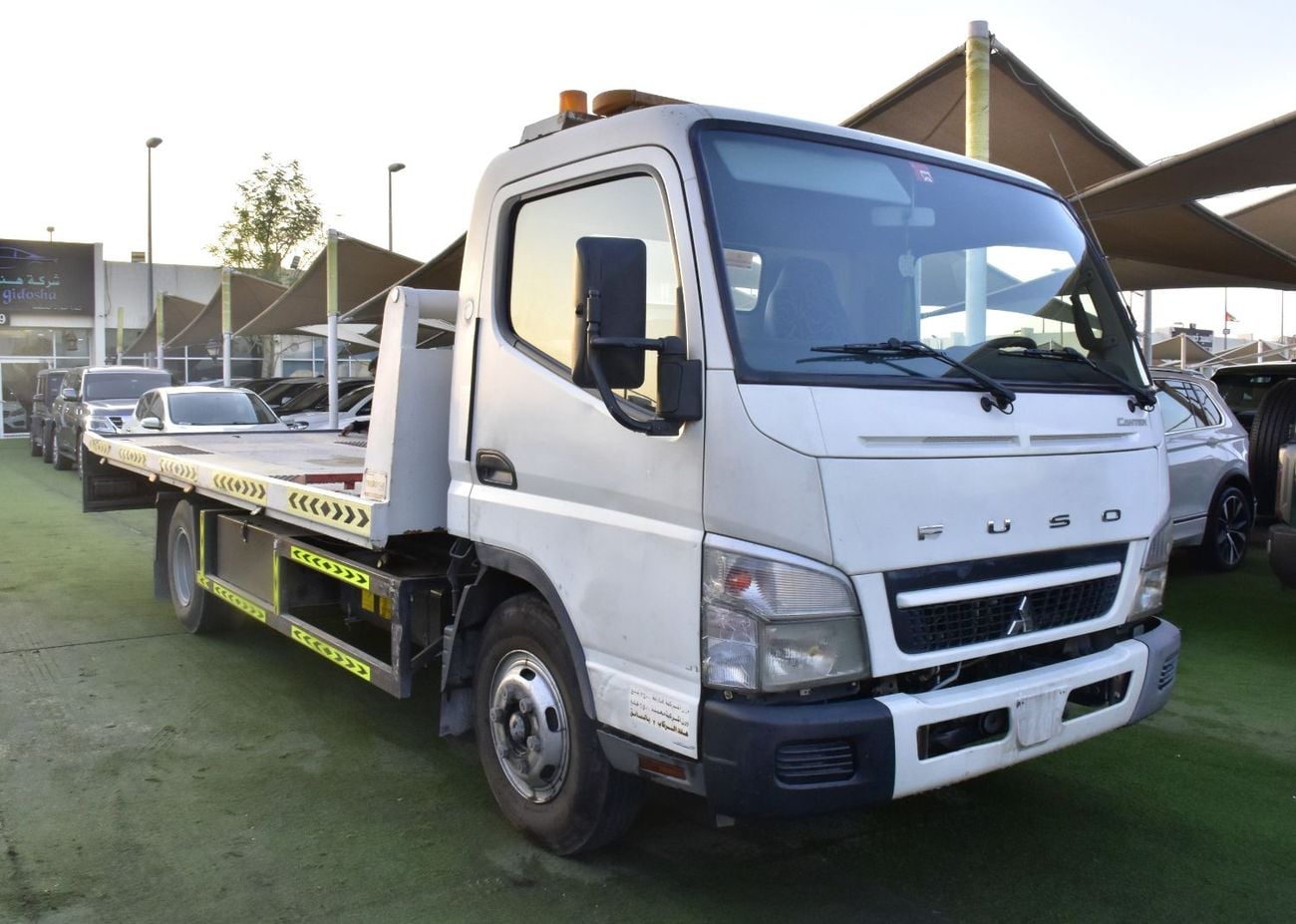 Mitsubishi Fuso Canter 2017 — DubiCars