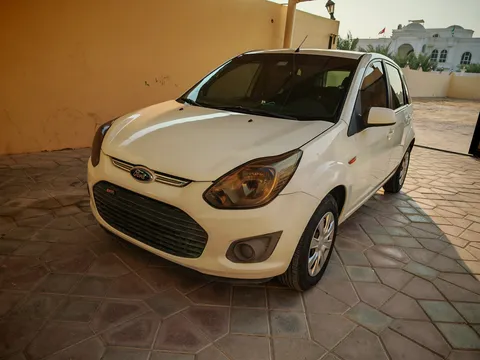 Ford Figo 2013 — YallaMotor