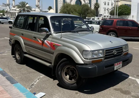 Toyota Land Cruiser 1996 — YallaMotor